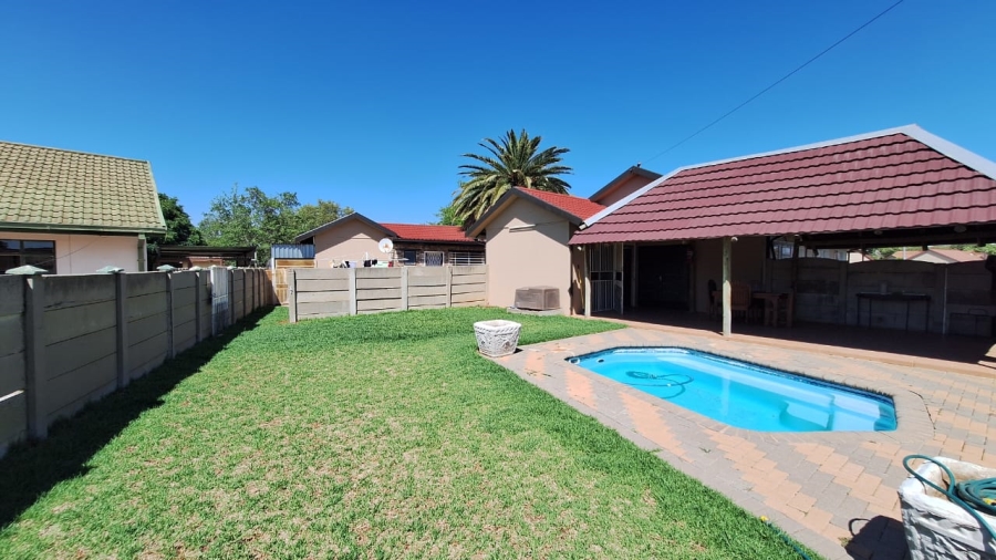 To Let 3 Bedroom Property for Rent in Sandania Free State